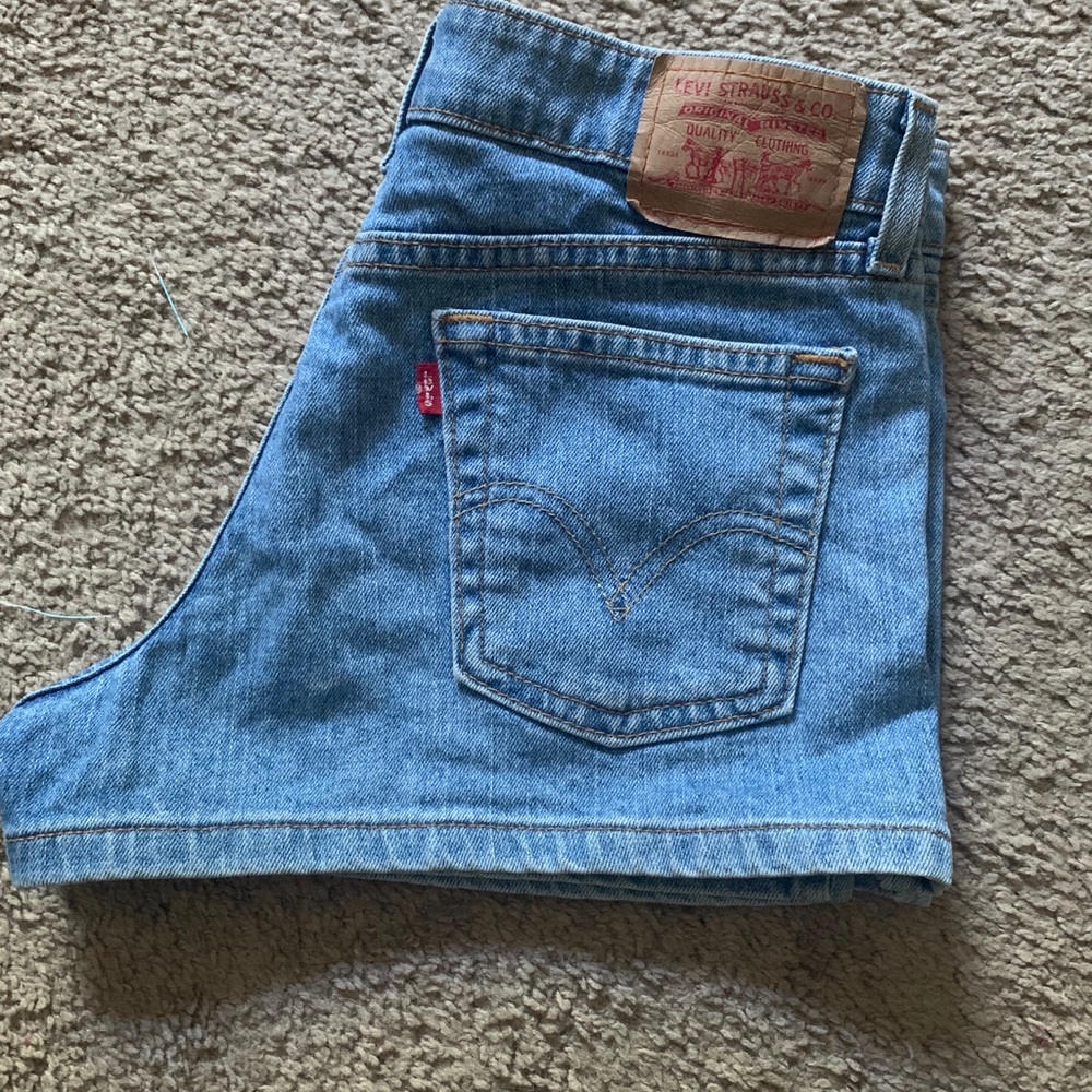 Levi’s Shorts - Picture 3 of 4